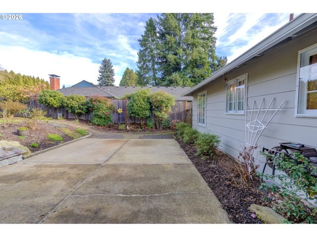 11935 Sw NORTH DAKOTA St, Tigard, OR 97223