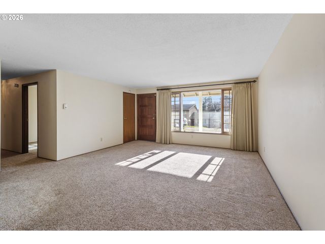 11935 Sw NORTH DAKOTA St, Tigard, OR 97223