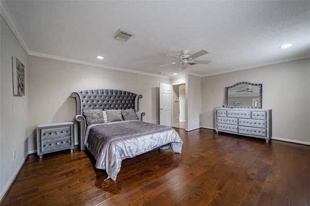 4319 Woodvalley Drive, Houston, TX 77096