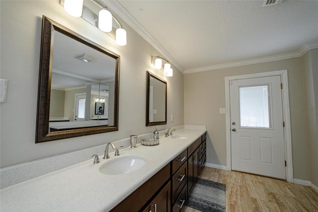 4319 Woodvalley Drive, Houston, TX 77096