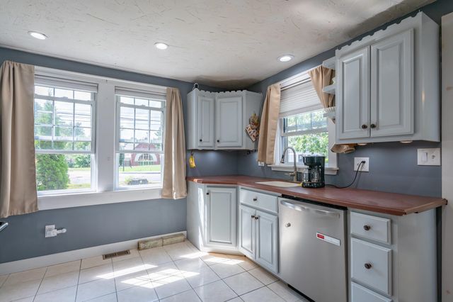 67 Brookline, Townsend, MA 01469