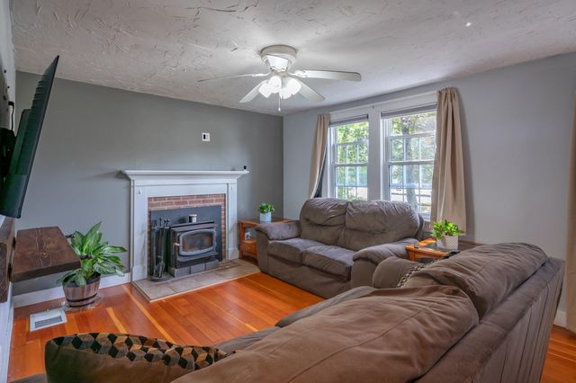 67 Brookline, Townsend, MA 01469