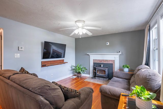 67 Brookline, Townsend, MA 01469