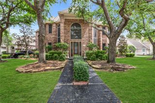24 Stonegate Park Court, Spring, TX 77379