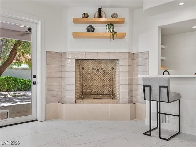 21 Sawgrass Court, Las Vegas, NV 89113