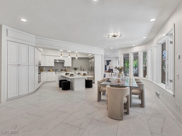 21 Sawgrass Court, Las Vegas, NV 89113