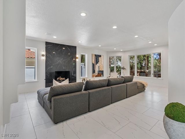 21 Sawgrass Court, Las Vegas, NV 89113