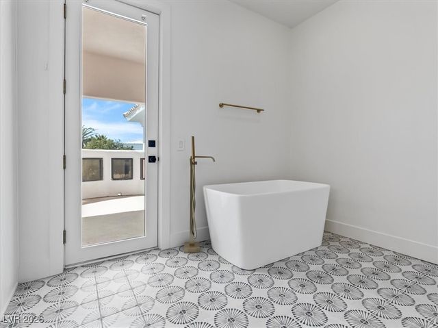 21 Sawgrass Court, Las Vegas, NV 89113