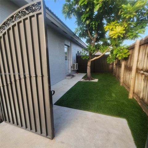 14639 SW 158th Path B, Miami, FL 33196