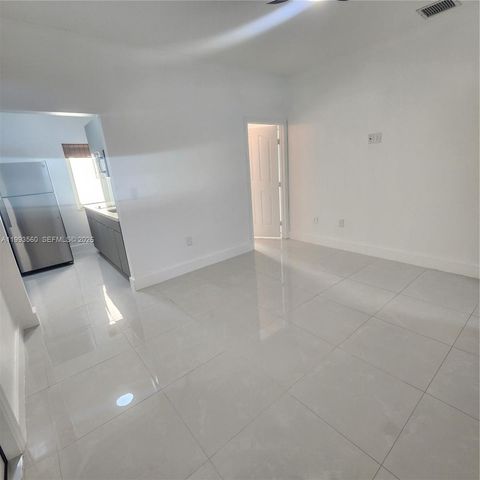 14639 SW 158th Path B, Miami, FL 33196