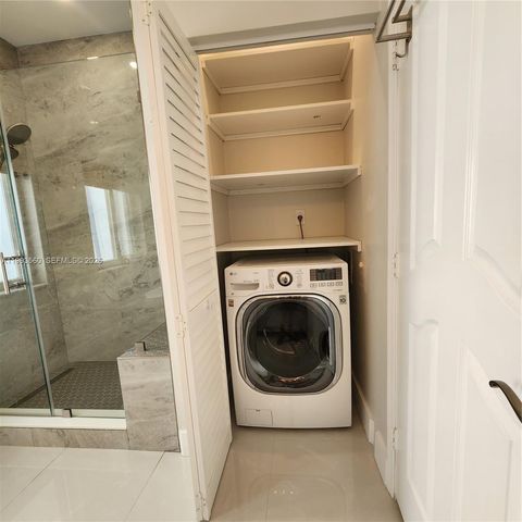 14639 SW 158th Path B, Miami, FL 33196