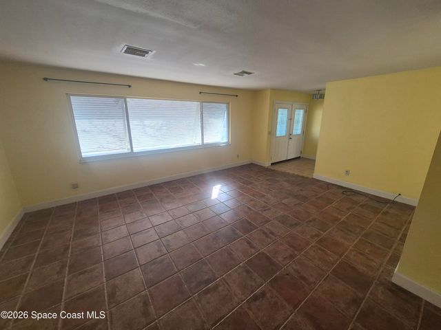655 N Robin Way, Satellite Beach, FL 32937