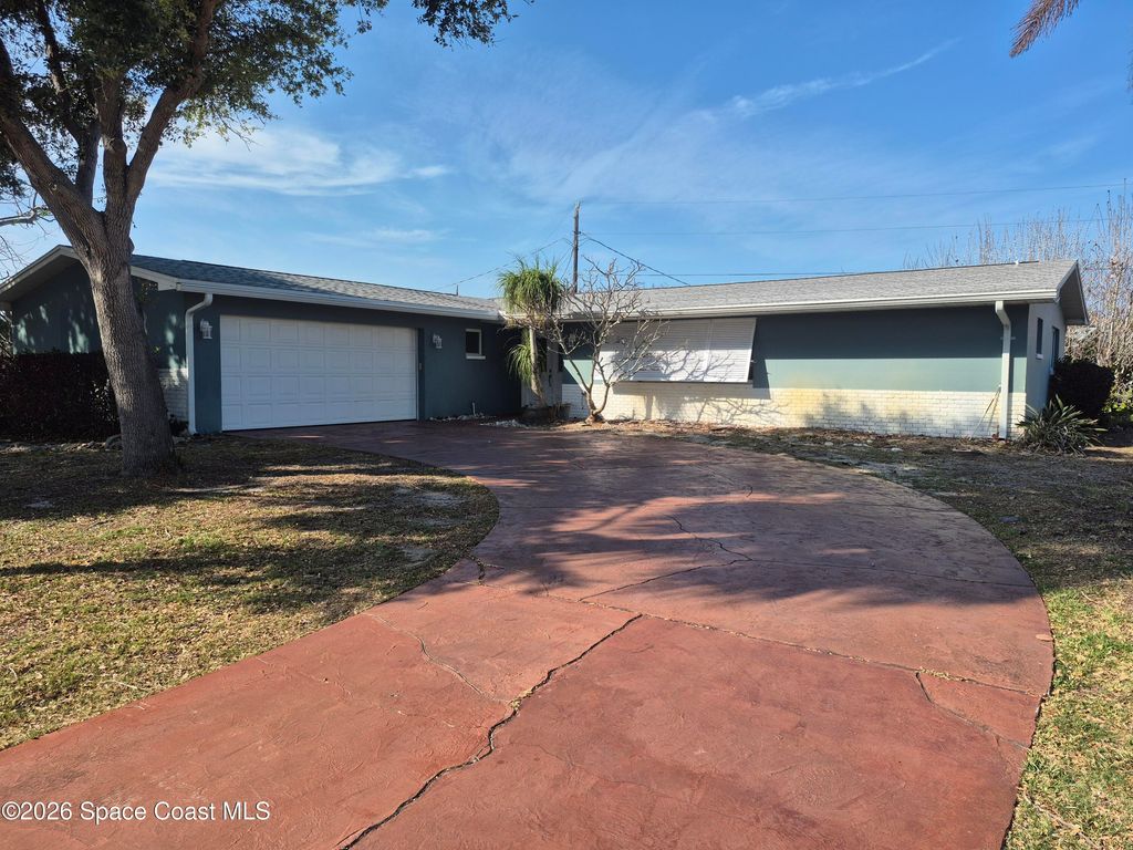 655 N Robin Way, Satellite Beach, FL 32937