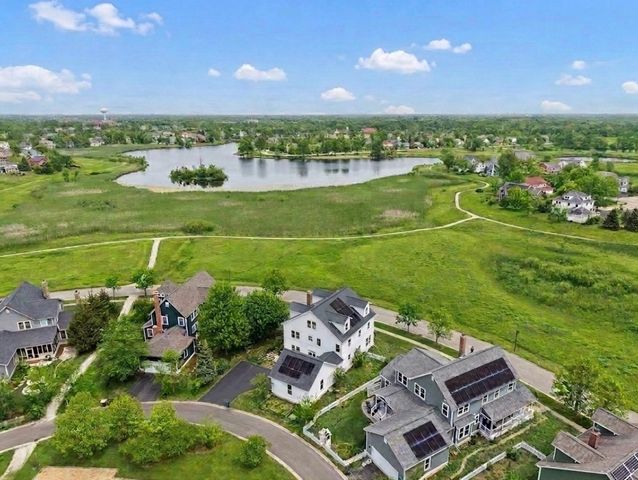 860 Blazing Star Road, Grayslake, IL 60030