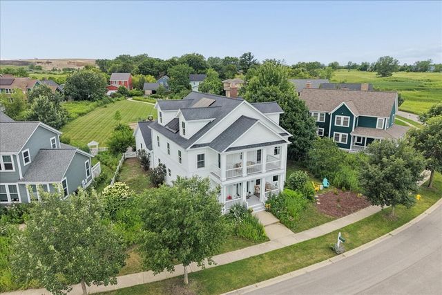 860 Blazing Star Road, Grayslake, IL 60030