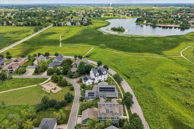 860 Blazing Star Road, Grayslake, IL 60030
