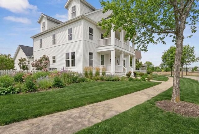 860 Blazing Star Road, Grayslake, IL 60030