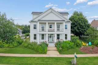 860 Blazing Star Road, Grayslake, IL 60030