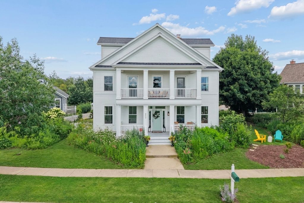 860 Blazing Star Road, Grayslake, IL 60030