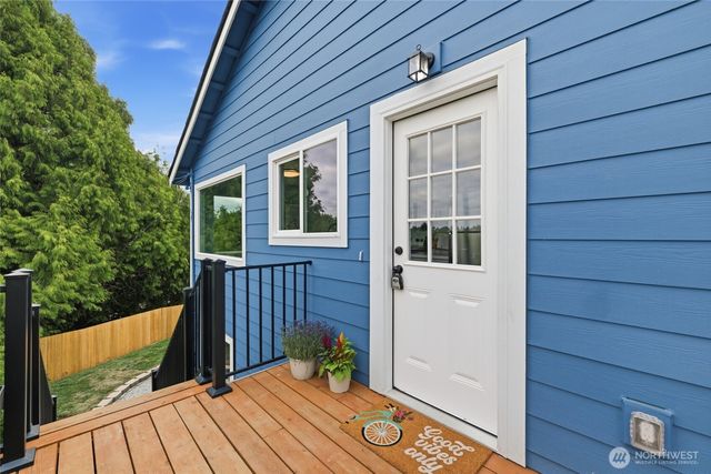 2517 23rd Avenue, Seattle, WA 98144