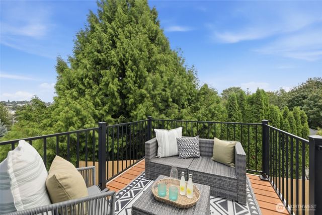 2517 23rd Avenue, Seattle, WA 98144