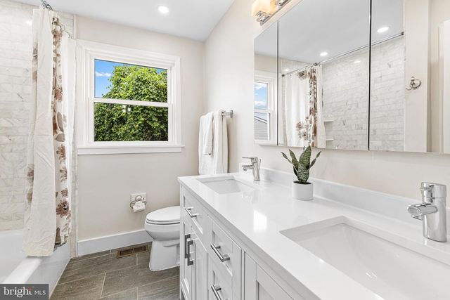 14 BRIGHTON PL, Newtown, PA 18940