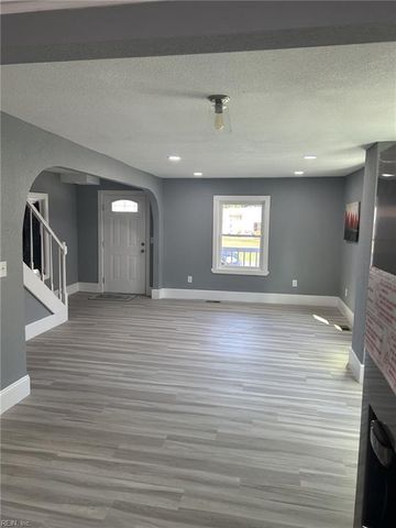 207 S 7th ST, Suffolk, VA 23434