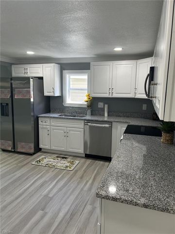 207 S 7th ST, Suffolk, VA 23434