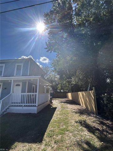 207 S 7th ST, Suffolk, VA 23434