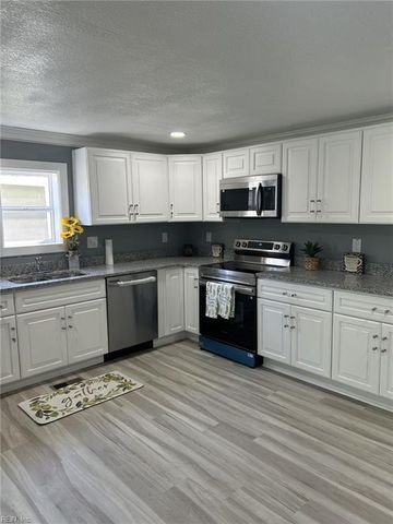 207 S 7th ST, Suffolk, VA 23434