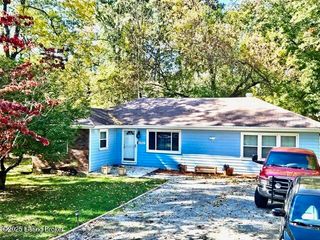 6916 Triangle Dr, Louisville, KY 40214