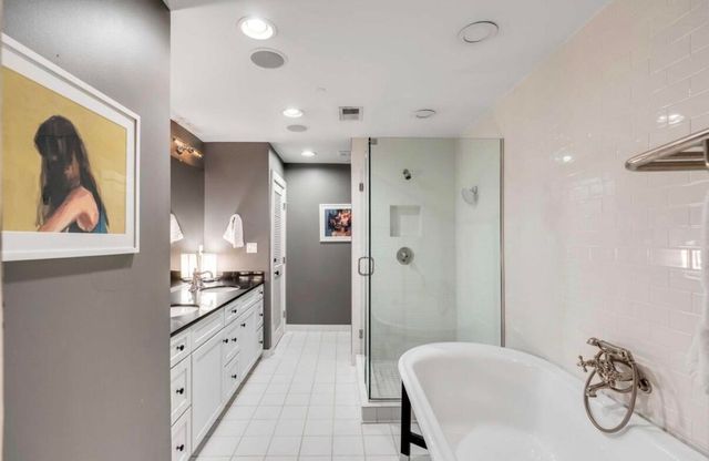 517 King Street Apt 8, Charleston, SC 29403
