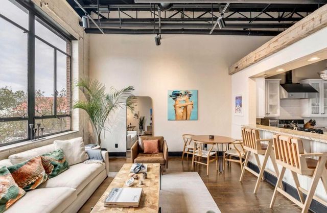 517 King Street Apt 8, Charleston, SC 29403