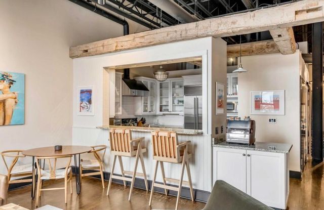 517 King Street Apt 8, Charleston, SC 29403