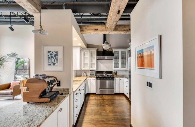 517 King Street Apt 8, Charleston, SC 29403