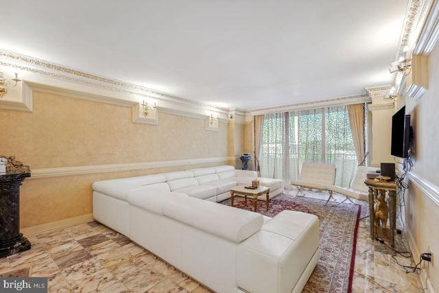 5101 River Rd Apt 715, Bethesda, MD 20816