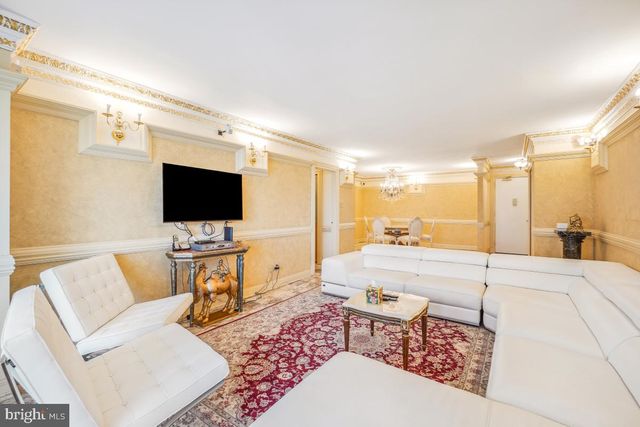 5101 River Rd Apt 715, Bethesda, MD 20816