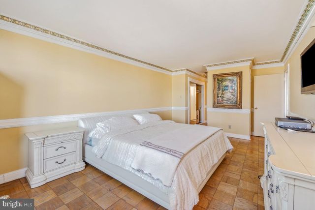 5101 River Rd Apt 715, Bethesda, MD 20816