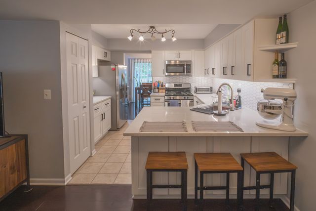 4423 Edinburg Lane, Hanover Park, IL 60133