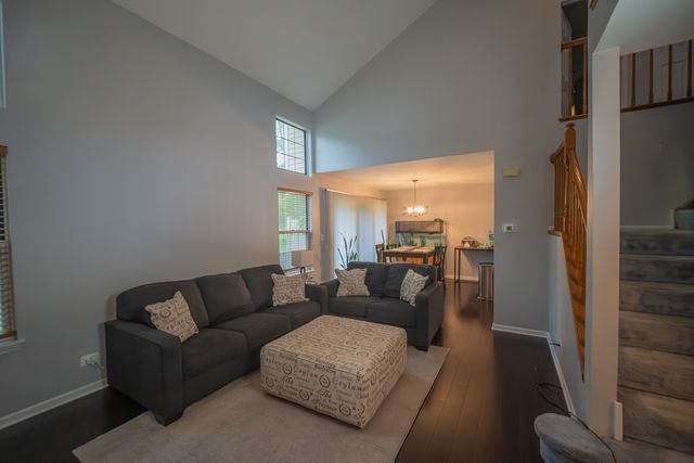 4423 Edinburg Lane, Hanover Park, IL 60133