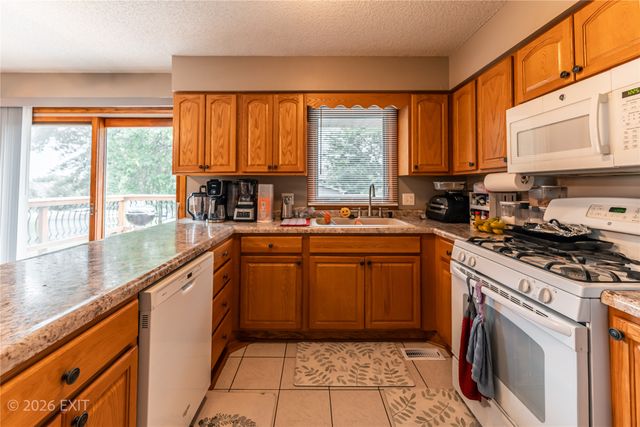 1418 E 13th Street, Norwalk, IA 50211