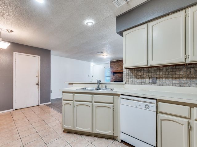 1228 English Street, Irving, TX 75061