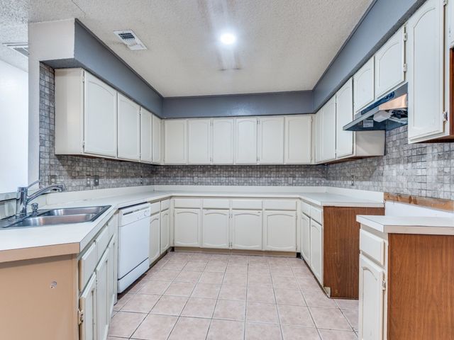 1228 English Street, Irving, TX 75061