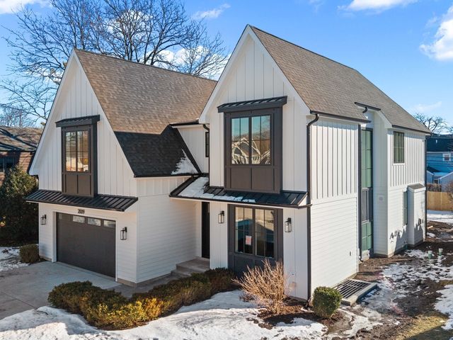 2009 Robincrest Lane, Glenview, IL 60025