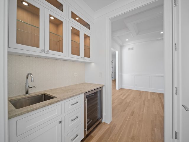 2009 Robincrest Lane, Glenview, IL 60025