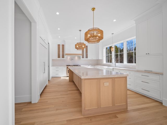 2009 Robincrest Lane, Glenview, IL 60025