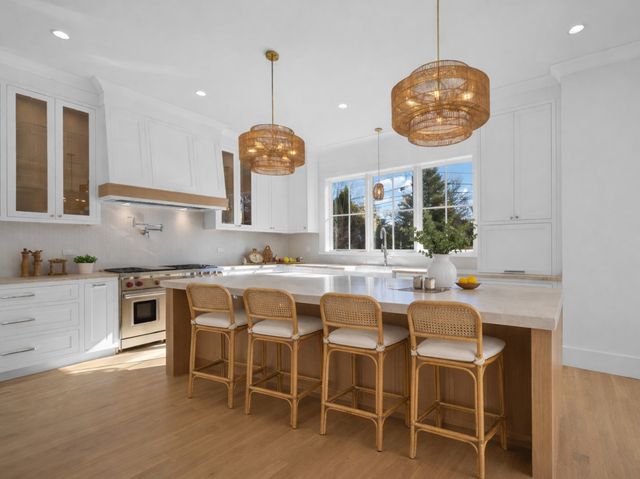 2009 Robincrest Lane, Glenview, IL 60025