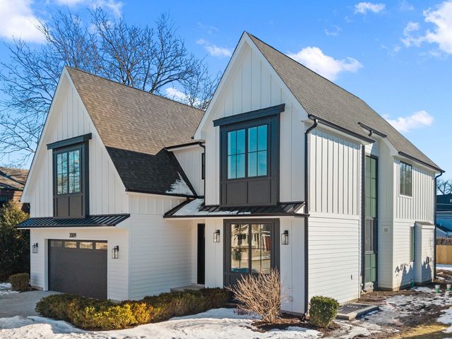 2009 Robincrest Lane, Glenview, IL 60025