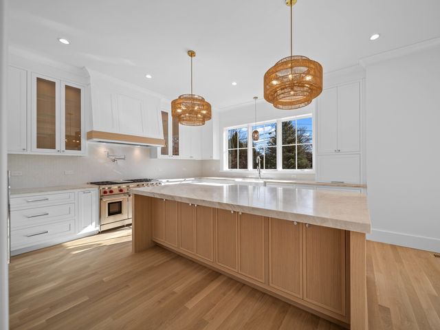 2009 Robincrest Lane, Glenview, IL 60025