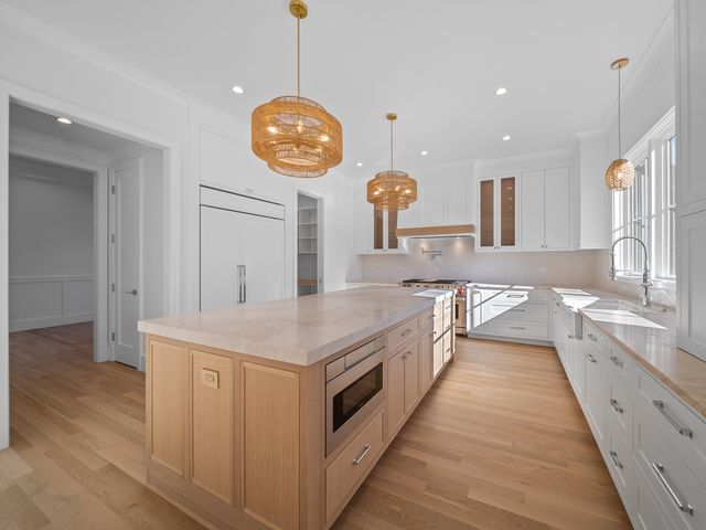 2009 Robincrest Lane, Glenview, IL 60025